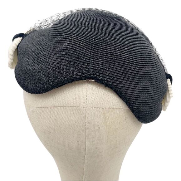 Vintage 50s Tilt Hat Black & Cream Straw Close Style Fascinator Black Mesh Veil - Picture 11 of 16